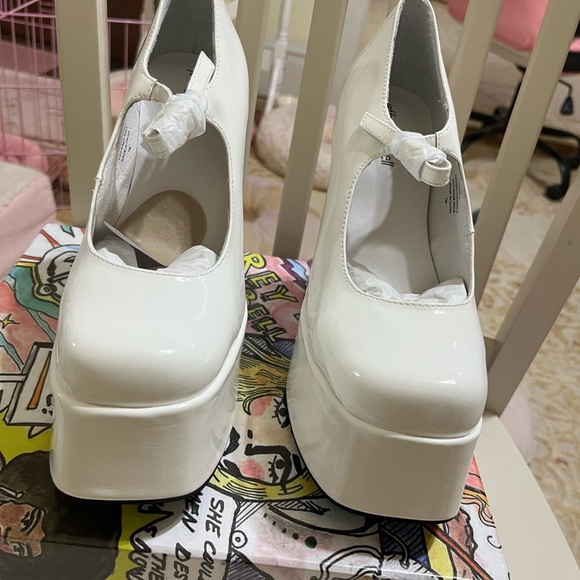 NWT Jeffrey Campbell white platforms, 7 - Picture 5 of 10
